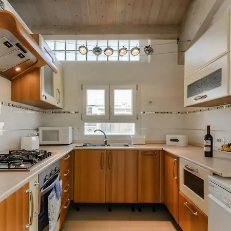 Apartment Pais House *